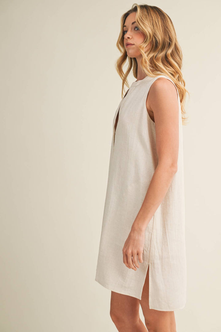 SLEEVELESS SHIFT DRESS