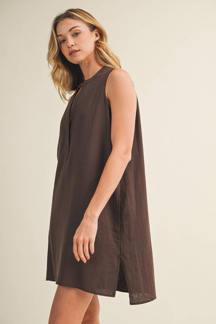 SLEEVELESS SHIFT DRESS