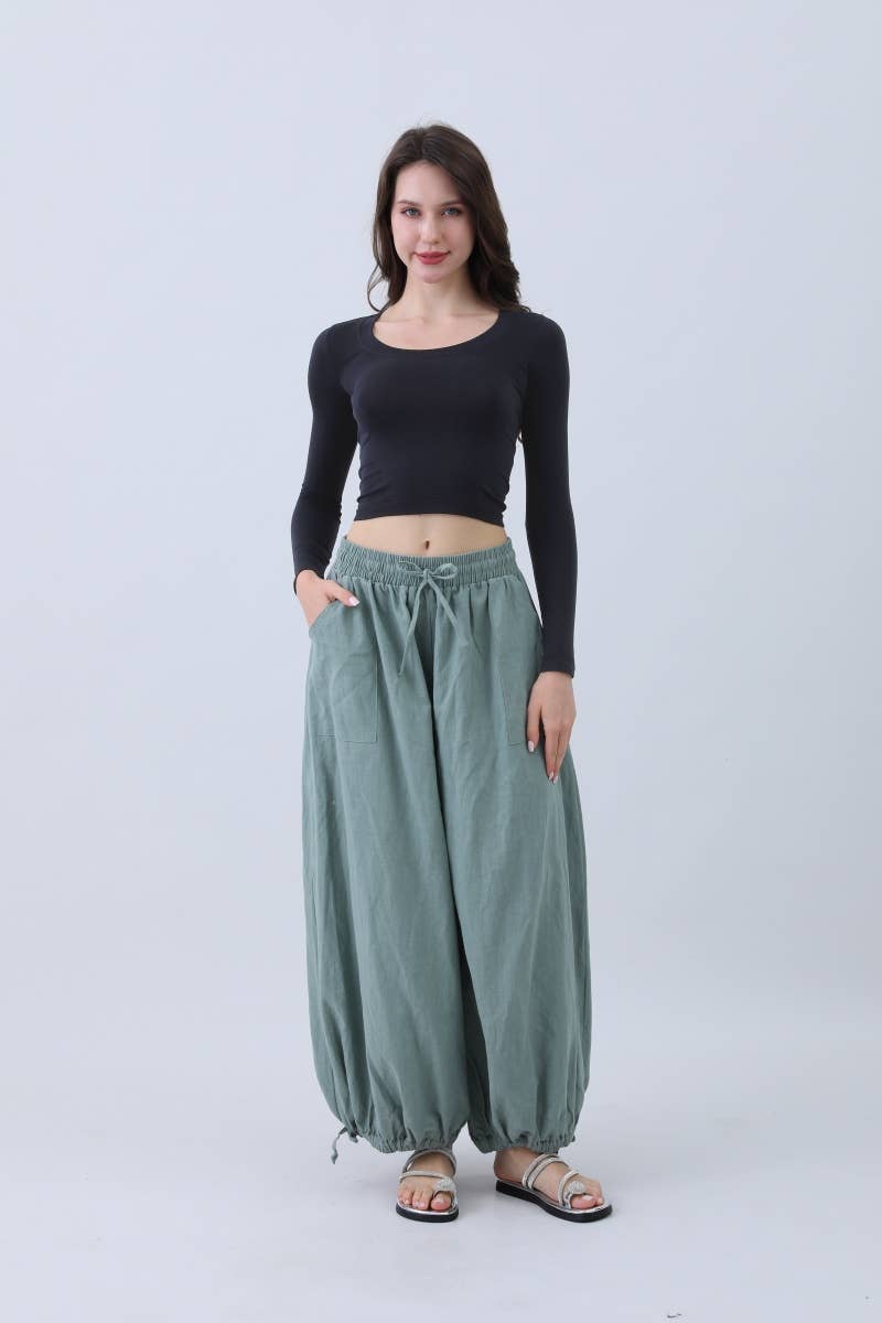 Second-Skin Long Sleeve Crop Top – Seamless & Breathable: Black