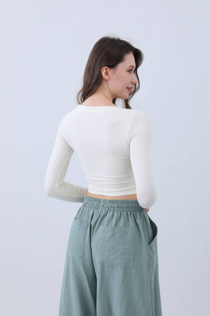 Second-Skin Long Sleeve Crop Top – Seamless & Breathable: Sage