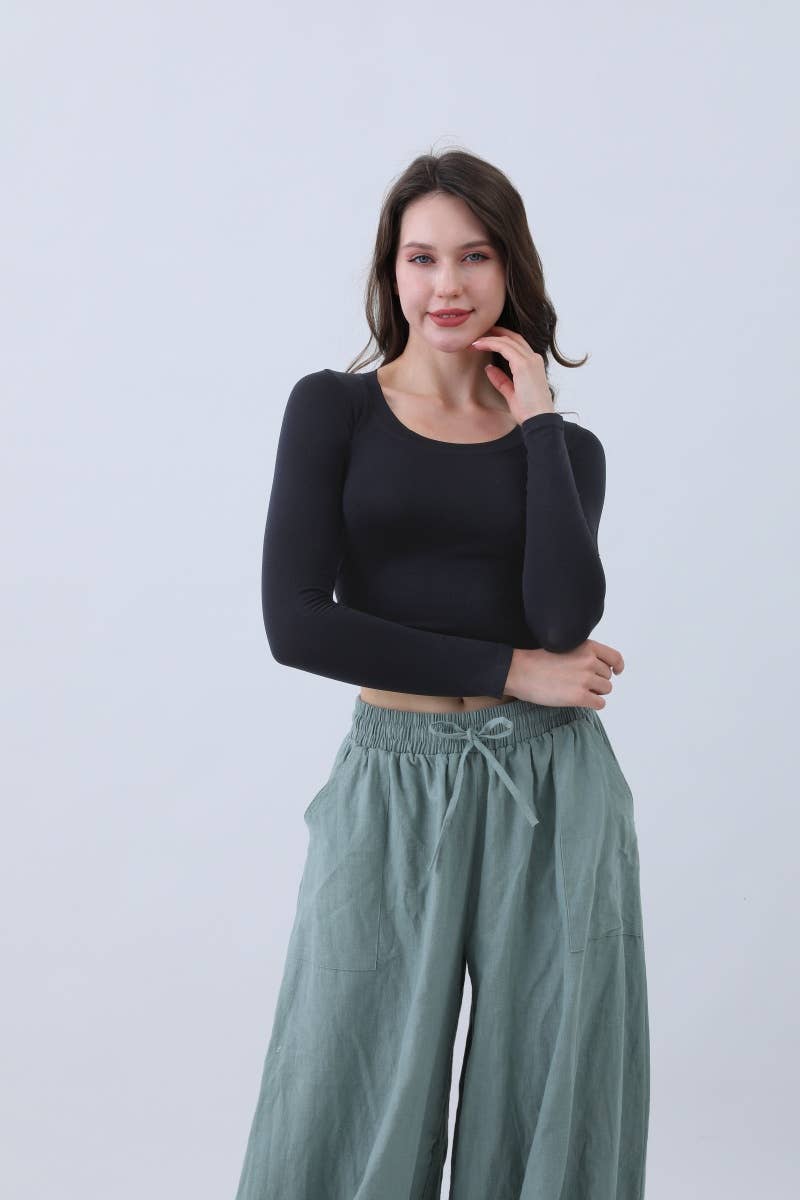 Second-Skin Long Sleeve Crop Top – Seamless & Breathable: Black