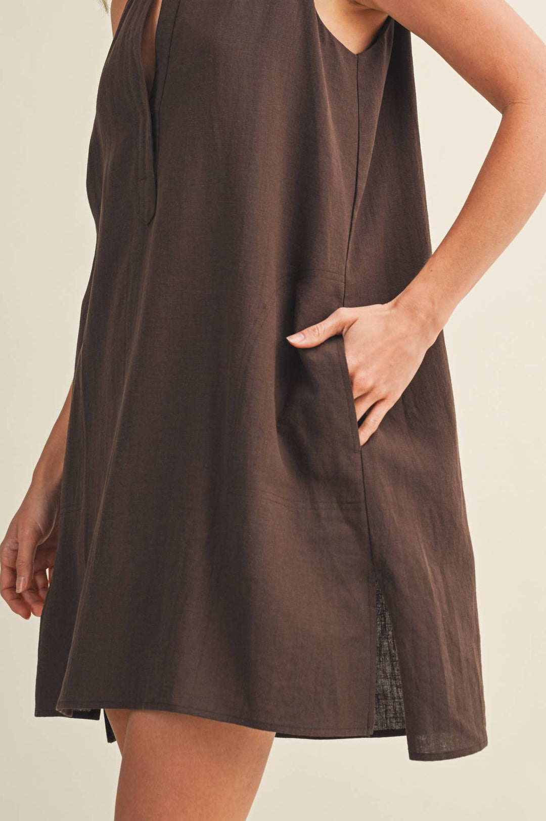 SLEEVELESS SHIFT DRESS