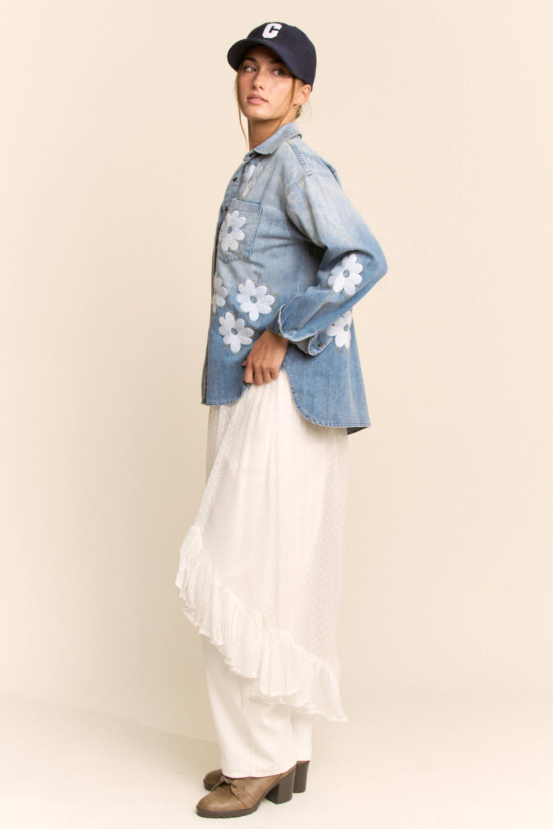 FLOWER EMBROIDERED BUTTON FRONT WASH DENIM SHIRT