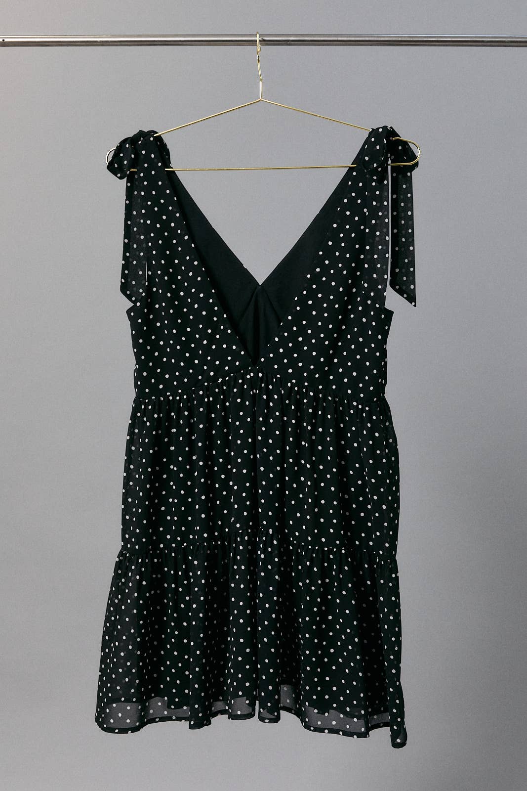 SLEEVELESS TIE SHOULDER STRAP TIERED POLKA DOT MINI DRESS