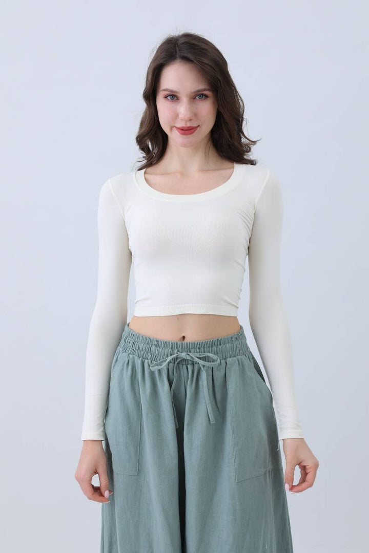 Second-Skin Long Sleeve Crop Top – Seamless & Breathable: Wine