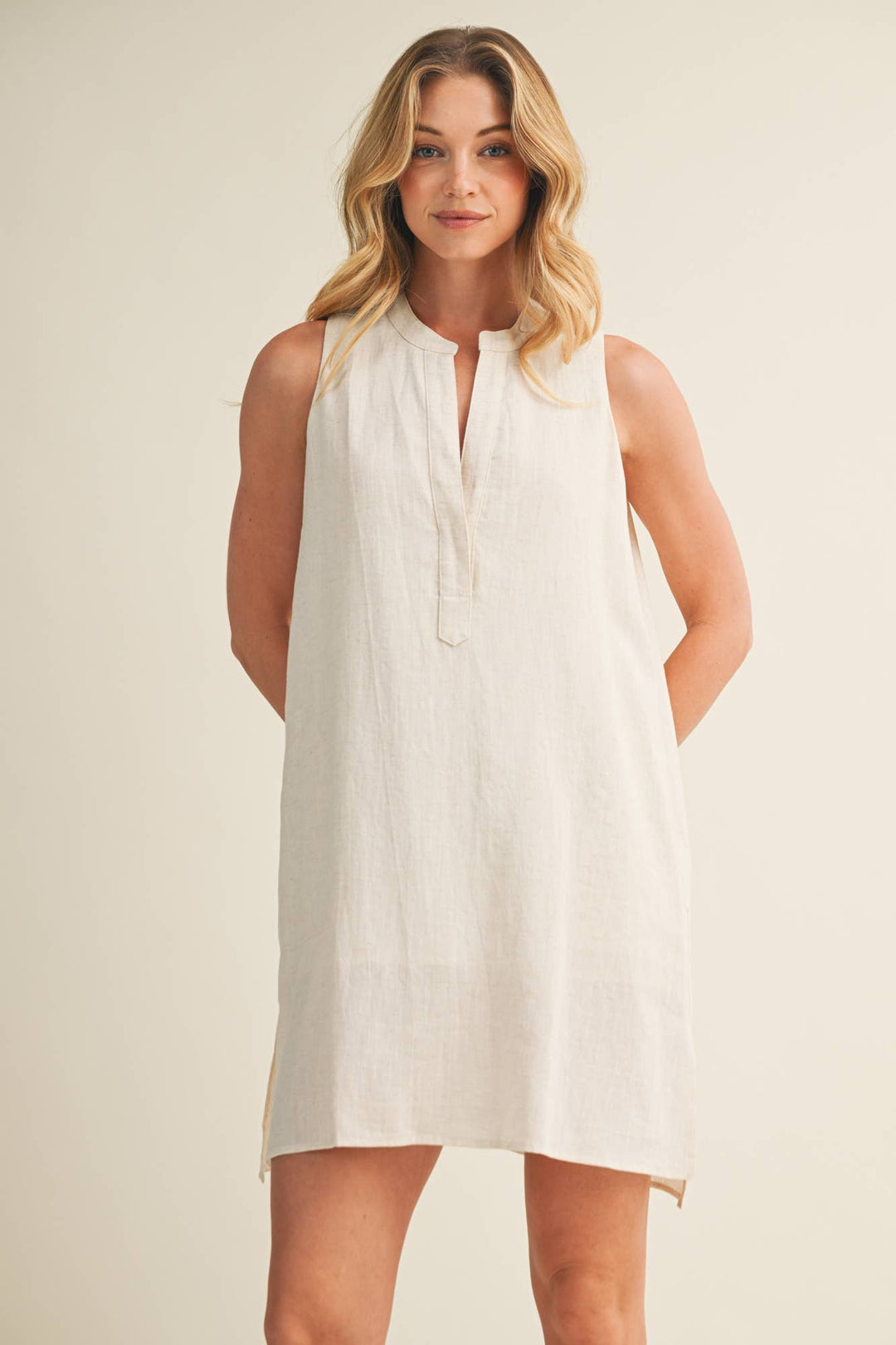 SLEEVELESS SHIFT DRESS