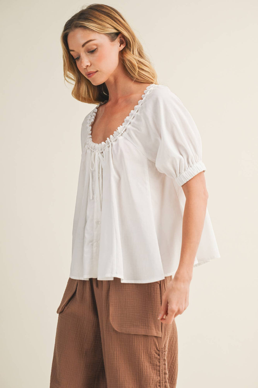 EYELET TRIM NECK PUFF SLEEVE TOP